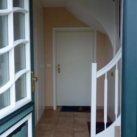 Hues Dikstian- 3 Апартаменты Alkersum